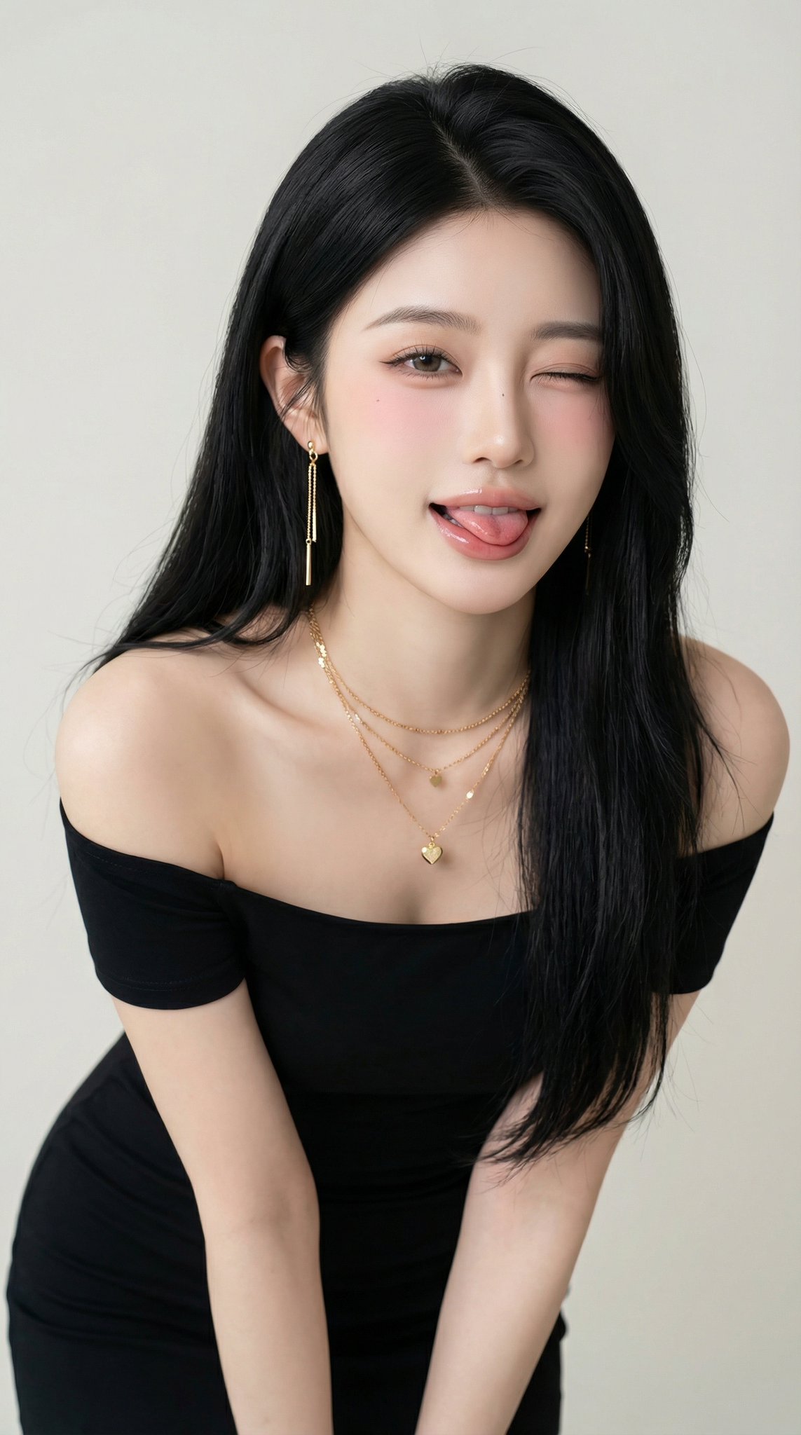 超现实主义工作室肖像:年轻女性俏皮侧脸