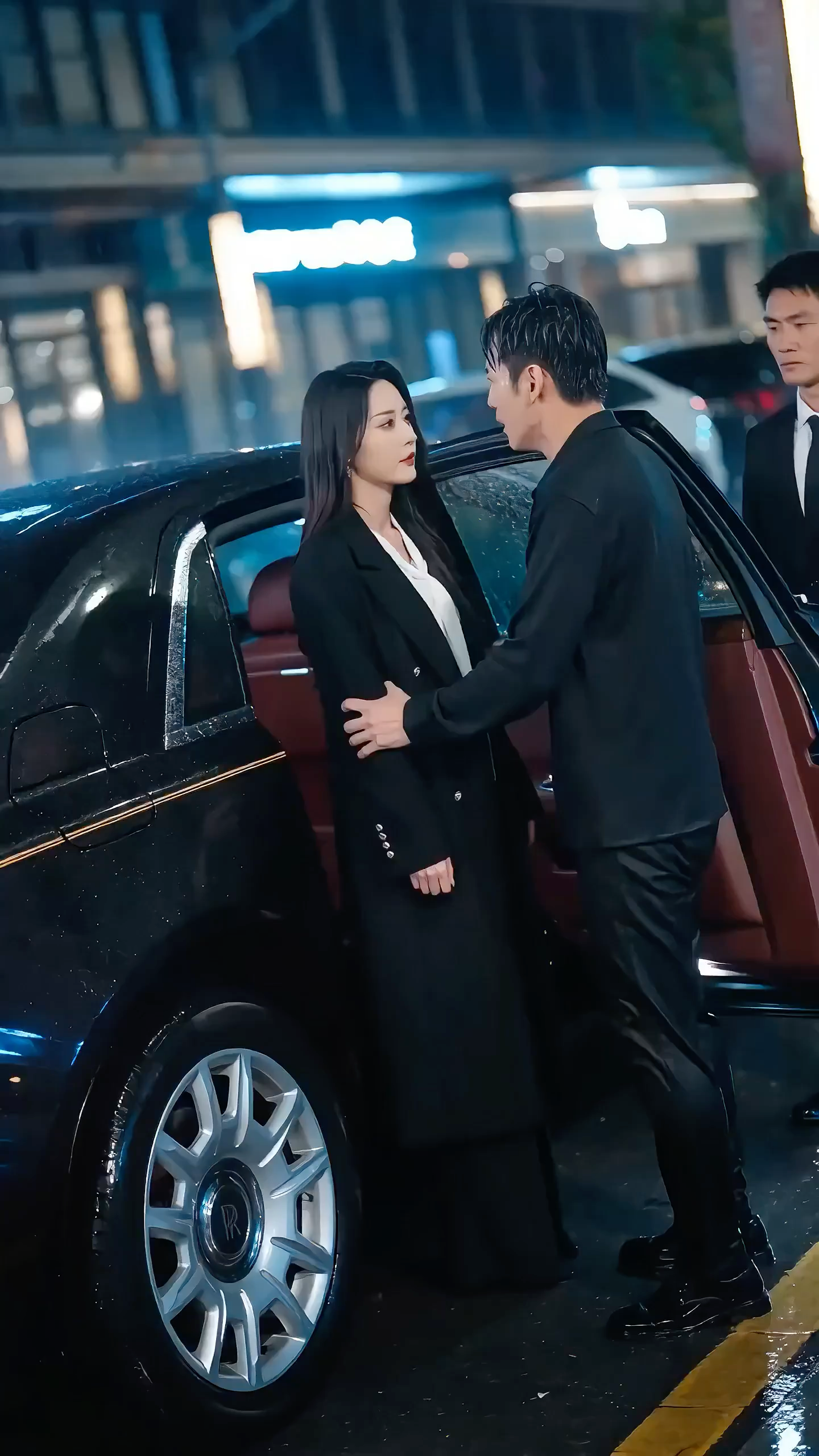 雨夜离别:虐心短剧场景