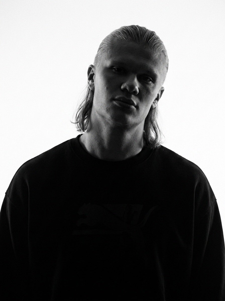 Profile / Avatar - Monochrome Low-Key Fashion Portrait